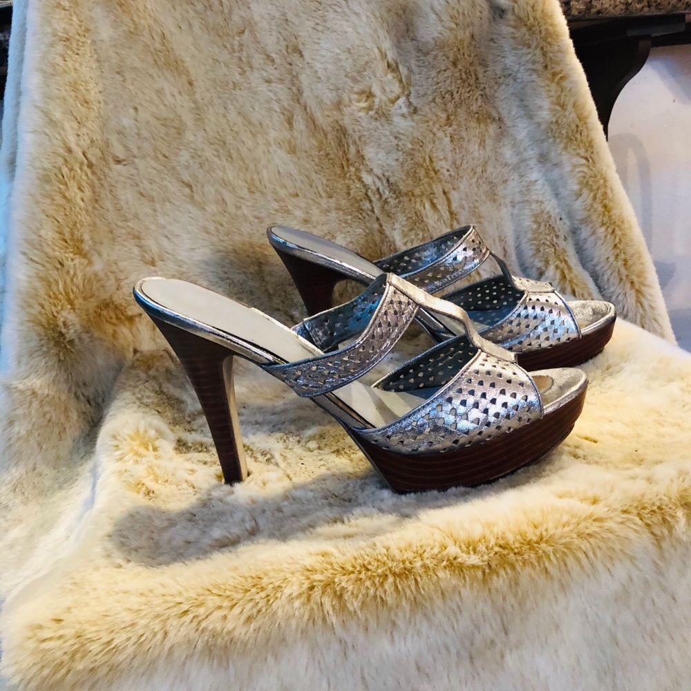 Guess Platform Silver Leather Heels Sz 9